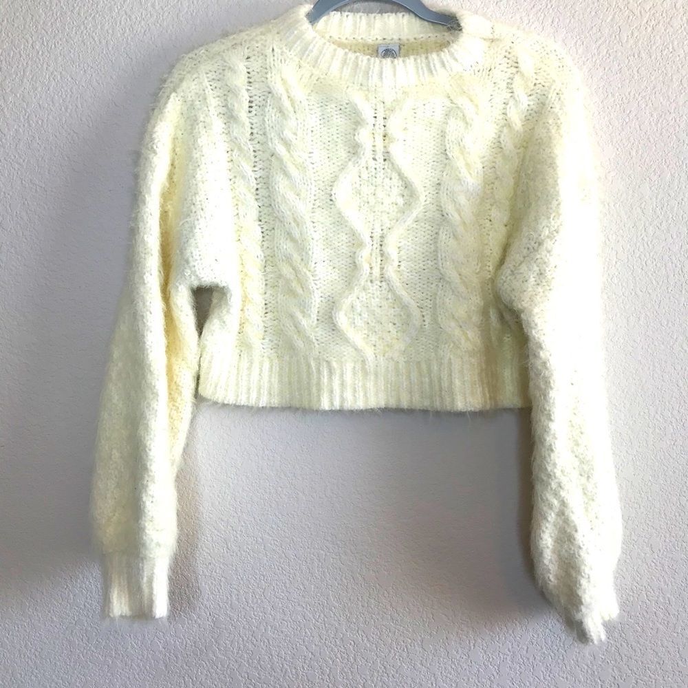 Urban outfitters cream cable knit‎ cropped sleeve